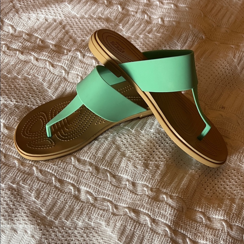 CROCS Women's Mint Green/ Teal Sandals - NEW